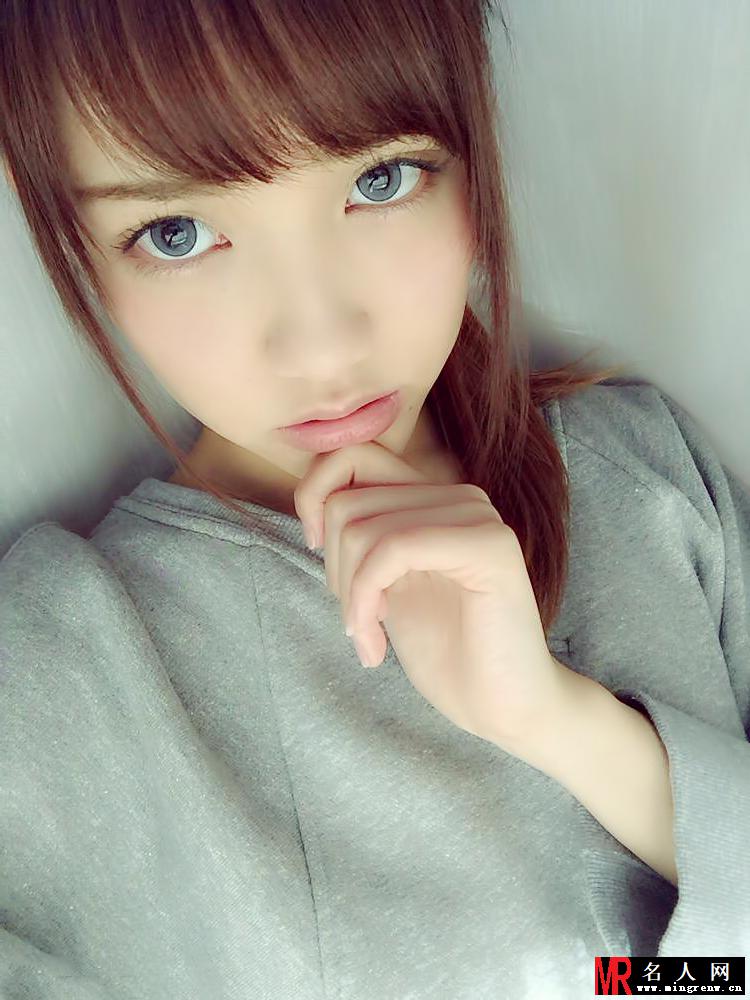 加藤玲奈大尺度写真 衣着性感秀事业线(1)