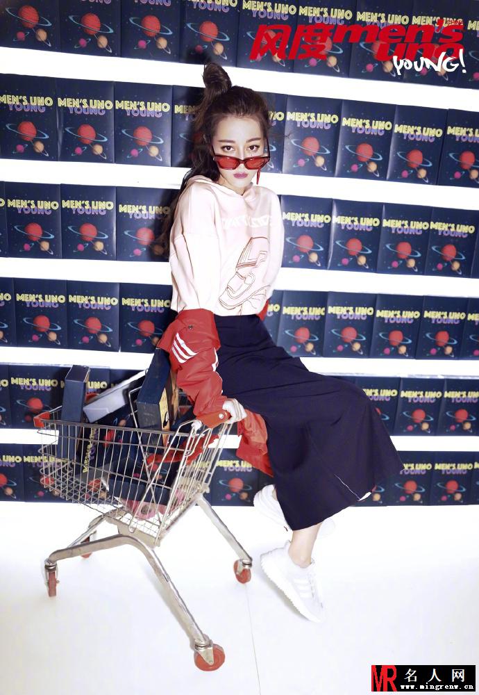 迪丽热巴封面大片曝光 原力少女尽显青春本色(1)