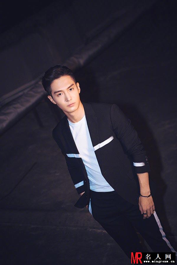 盛一伦生日大片 眼神犀利尽显型男魅力(1)