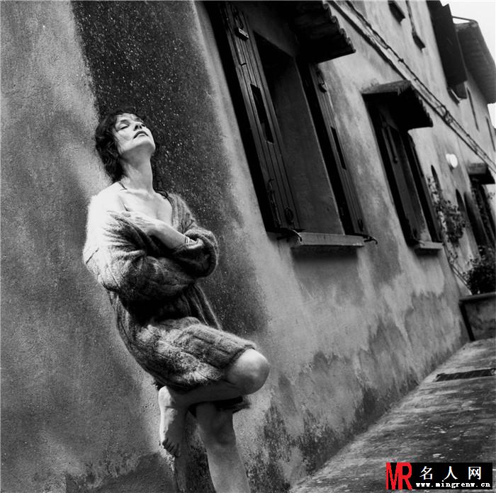 《她》女主角伊莎贝尔·于佩尔黑白写真(1)