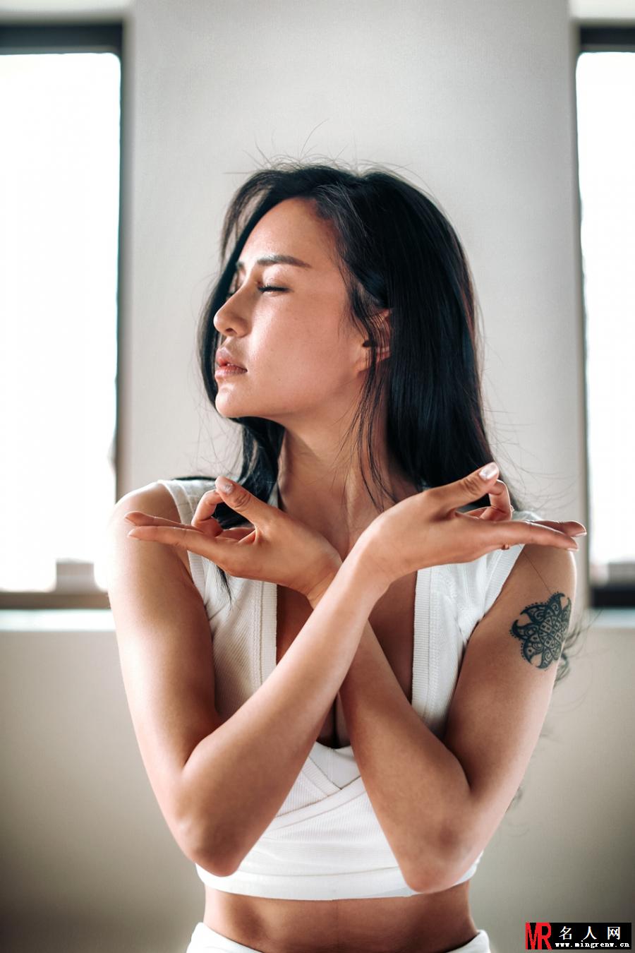 母其弥雅曝瑜伽写真 纤腰美腿女神范十足(1)