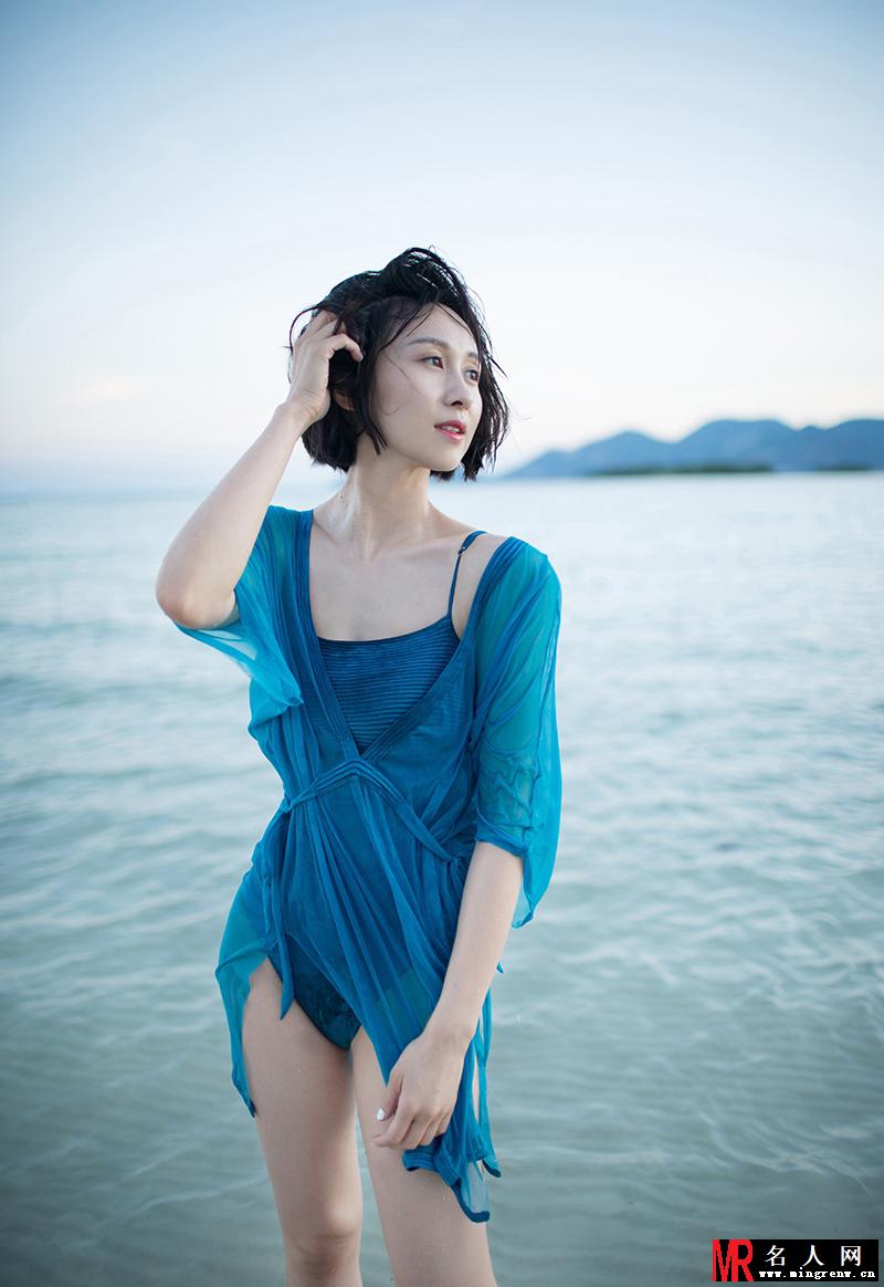 练束梅性感写真 海边展湿身诱惑(1)