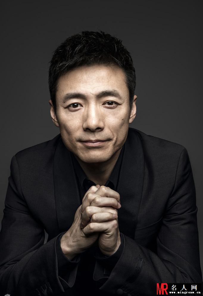 祖峰时尚大片曝光 深沉内敛散发男人魅力(1)