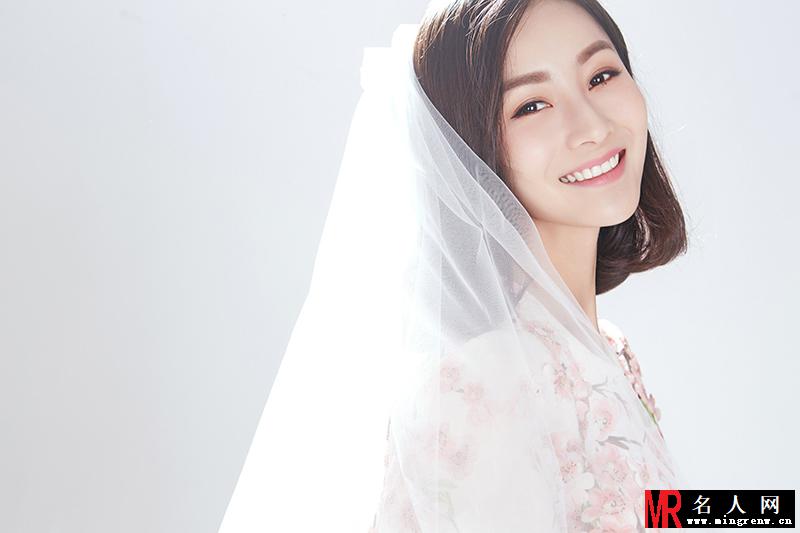 张维娜最新写真 气质温婉笑容治愈(1)