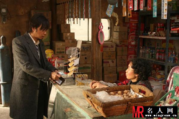 无人区油站老板娘剧照(1)