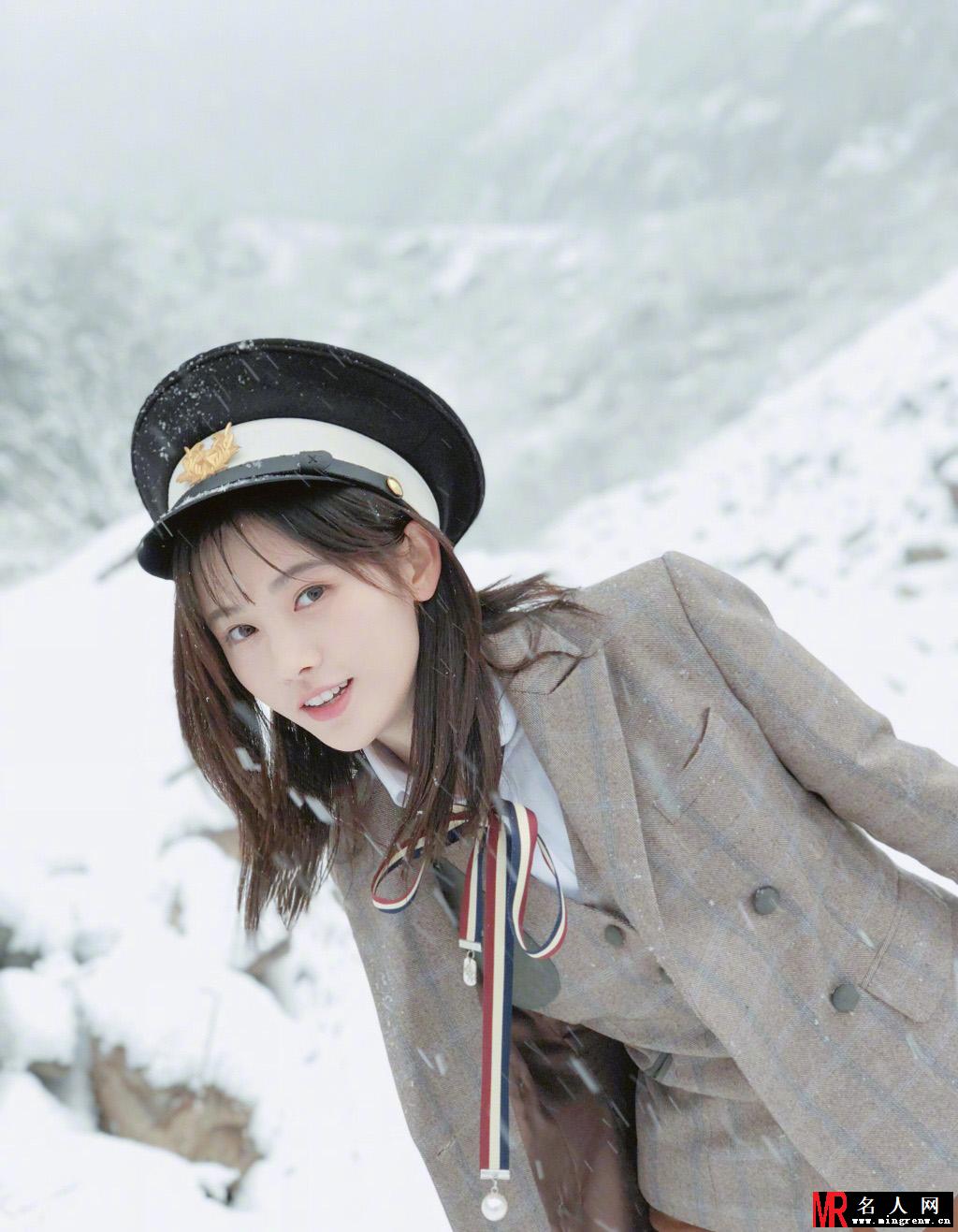 鞠婧祎最新美照曝光 雪中亭亭玉立甜美微笑超美丽(1)