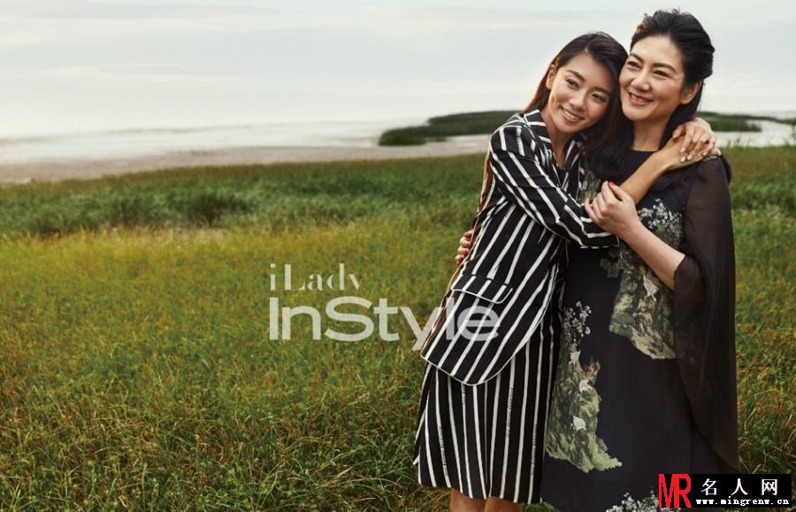 郑恺女友程晓玥与妈妈合拍 一颦一笑尽显贵妇范(1)