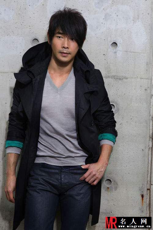 老男孩黄品源写真 尽显男人成熟魅力(1)
