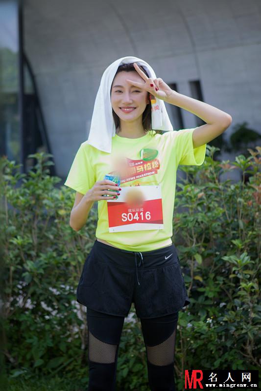 长腿女神爱跑步！李斯羽日月潭马拉松元气十足(1)