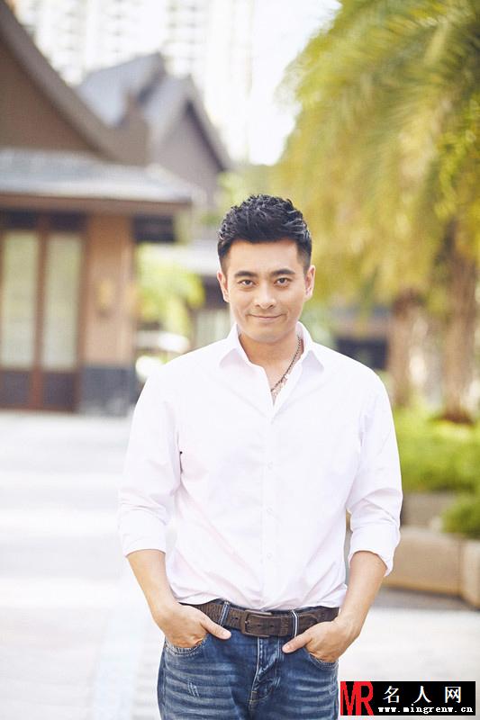 陈龙清新写真 打扮清新不失时尚(1)