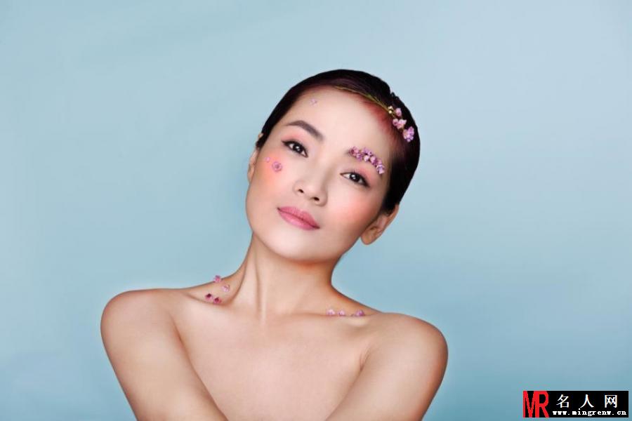 斯琴高丽最新写真 造型清爽化身花仙子(1)