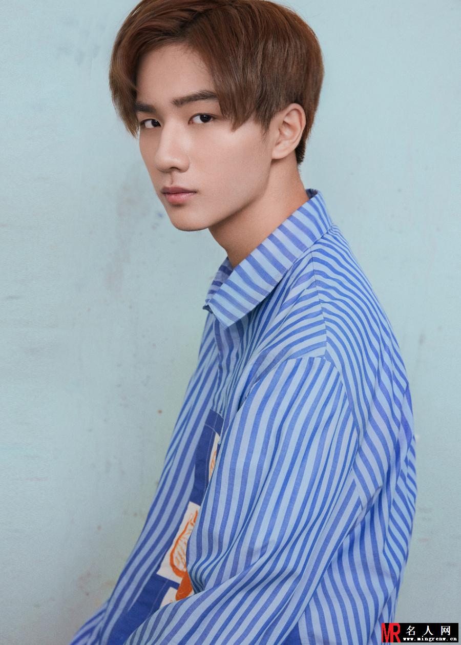 李宏毅最新时尚大片曝光 个性时尚演绎自我(1)