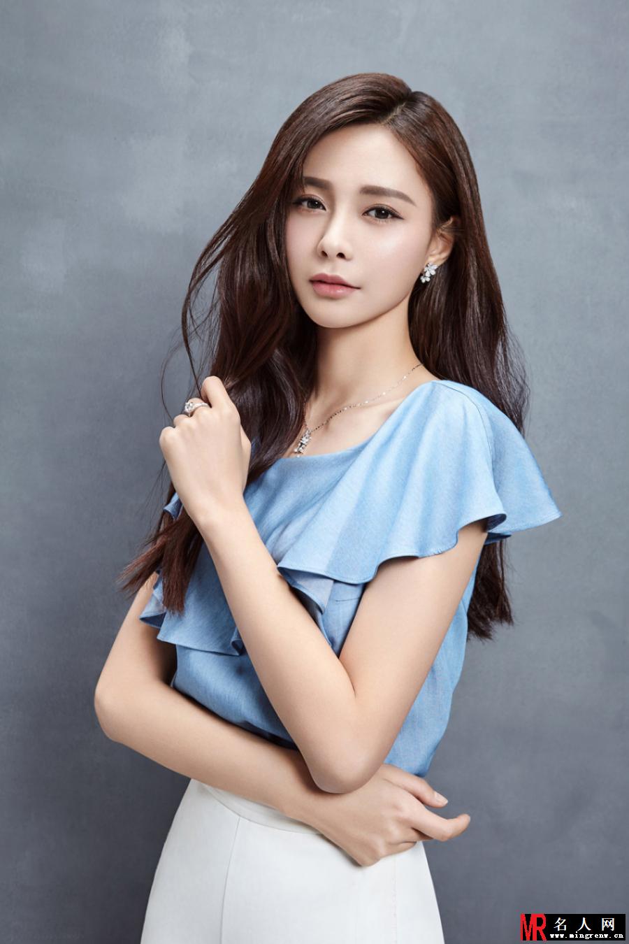 沈梦辰封面大片 沉静优雅女神范儿(1)