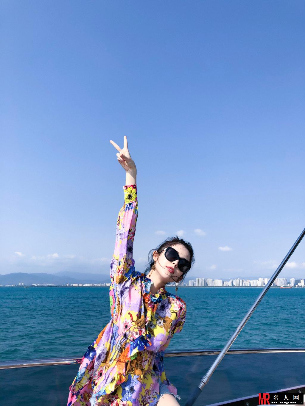 古力娜扎性感动人度假写真图片(1)