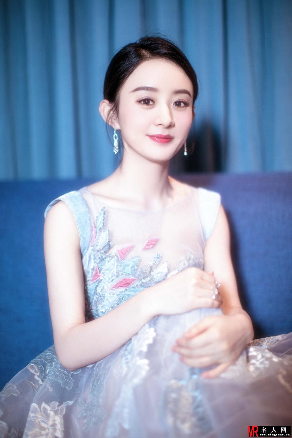 赵丽颖亮相移动视频风云盛典 获“年度移动视频影响力人物”(1)