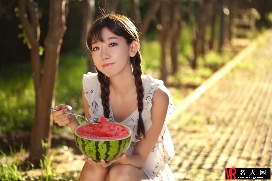 “小志玲”网红嫩模陈潇晒照 清纯可爱人比瓜甜(1)