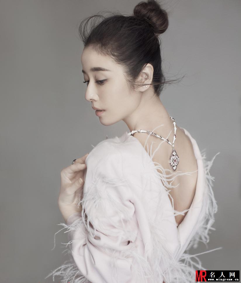 你怎么这么美！林心如怀孕后登杂志封面优雅似天鹅(1)
