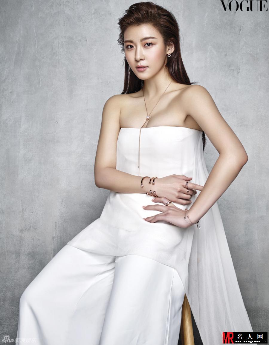 河智苑登台湾杂志封面 美胸呼之欲出(1)