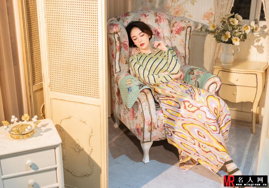 吕佳容性感动人写真图片 甜美的微笑温暖人心(1)
