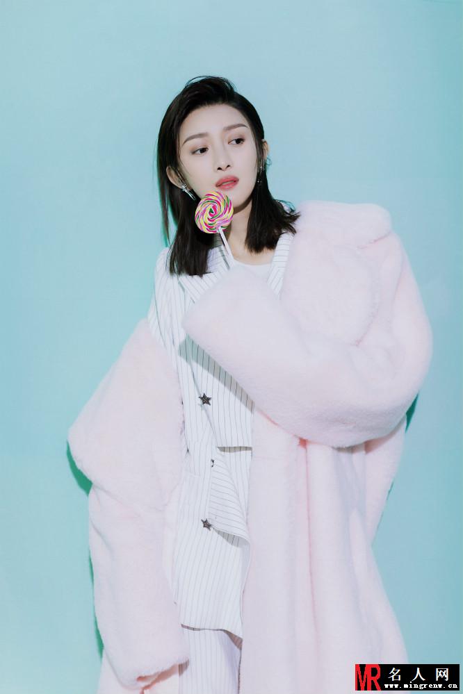演员刘美旗港风写真曝光  精致五官透露小女人性感(1)
