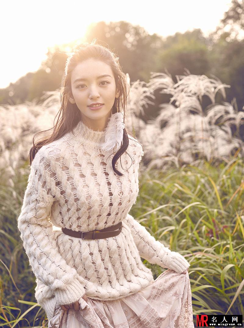 新晋小花尤靖茹初冬写真曝光 在阳光下更显文艺唯美(1)
