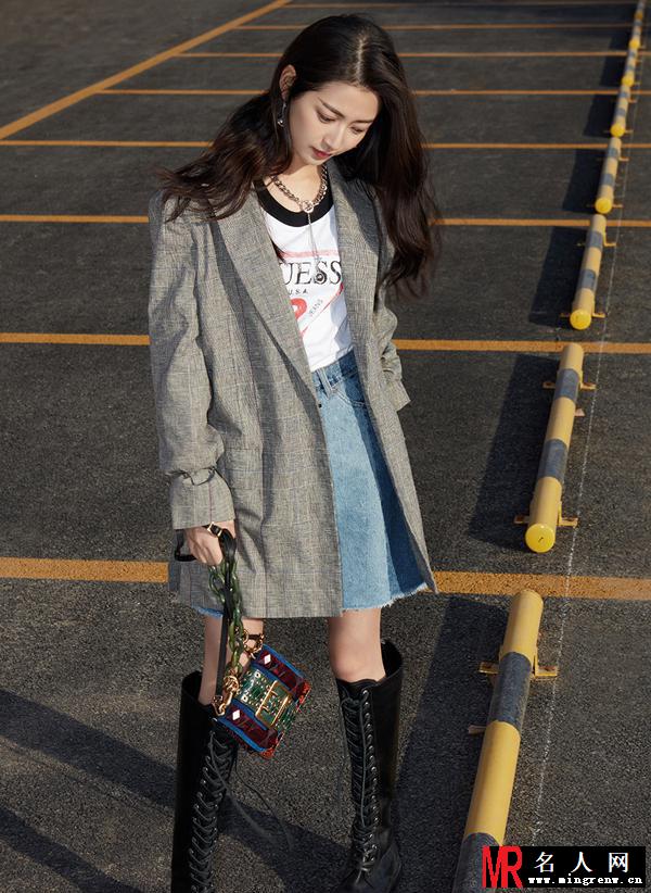 陈钰琪化身牛仔少女 玩转酷帅休闲风(1)