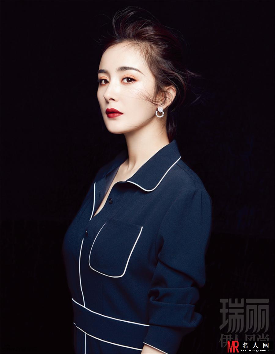 杨幂熟女写真 小露香肩尽显诱惑(1)