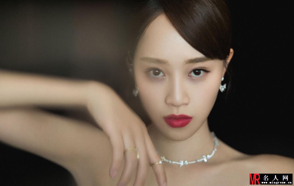 蓝盈莹出席活动 获“年度新势力女艺人”(1)