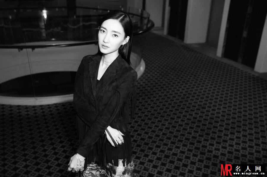 王丽坤出席某品牌活动 怡然优雅清新自然(1)