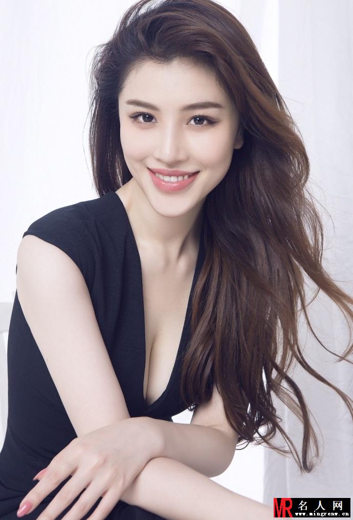 刘翔前妻葛天火辣写真 低胸深V十分性感(1)