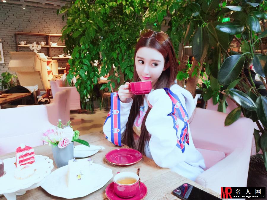 吴亦凡前女友小G娜最新生活照 简直就像充气娃娃(1)