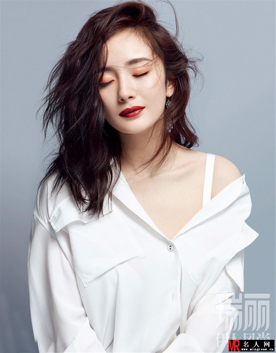 杨幂熟女写真 小露香肩尽显诱惑(1)