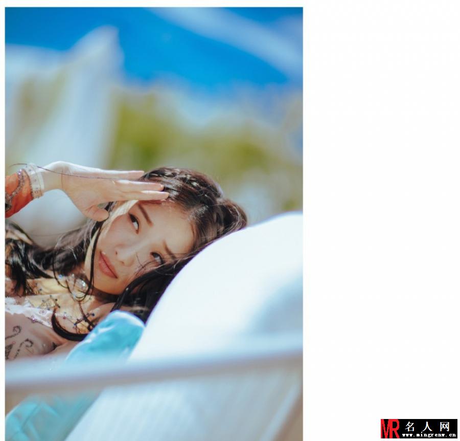倪妮泳池写真 慵懒卧躺展性感(1)