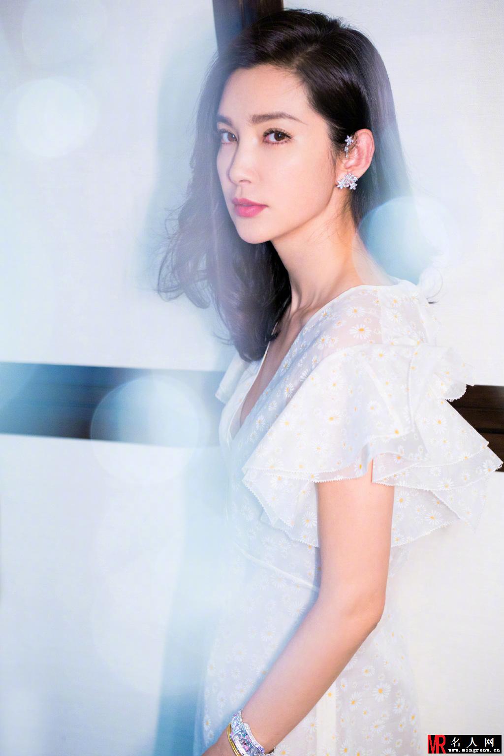 李冰冰最新造型图集 卷发红唇尽显柔美气质(1)