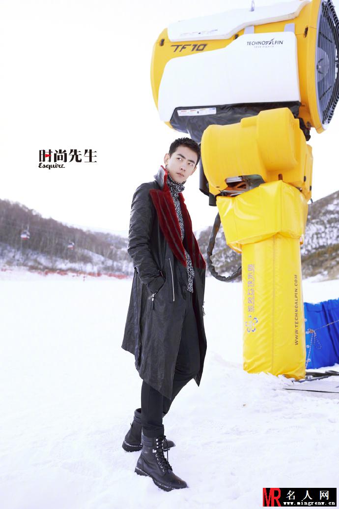 纪凌尘最新写真曝光 冰雪地里显逆天长腿(1)