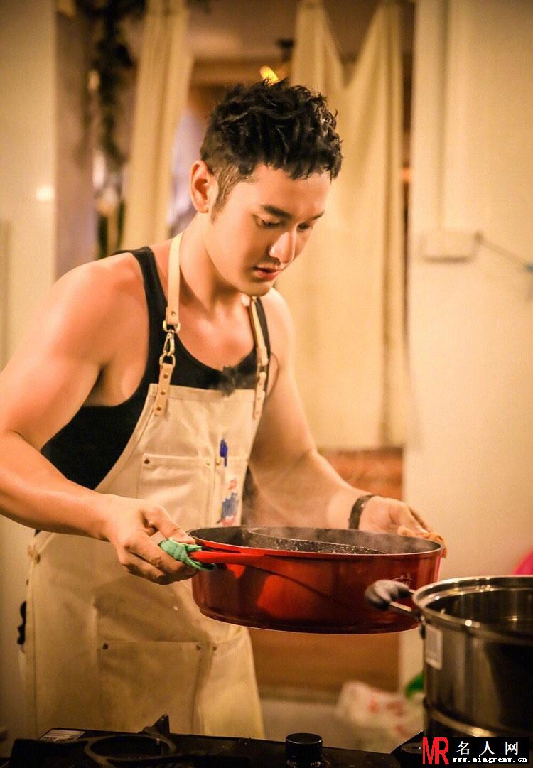 黄晓明担任厨师 网友声称能减肥算我输！(1)