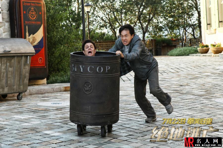 《绝地逃亡》曝致敬版海报 宣布定档7月(1)