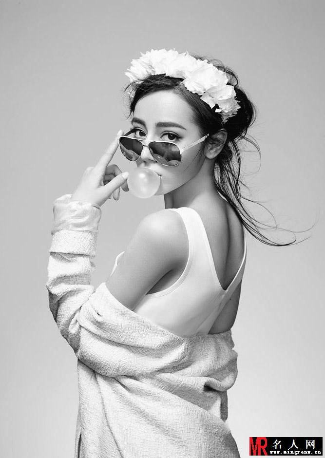 迪丽热巴为公益拍写真(1)