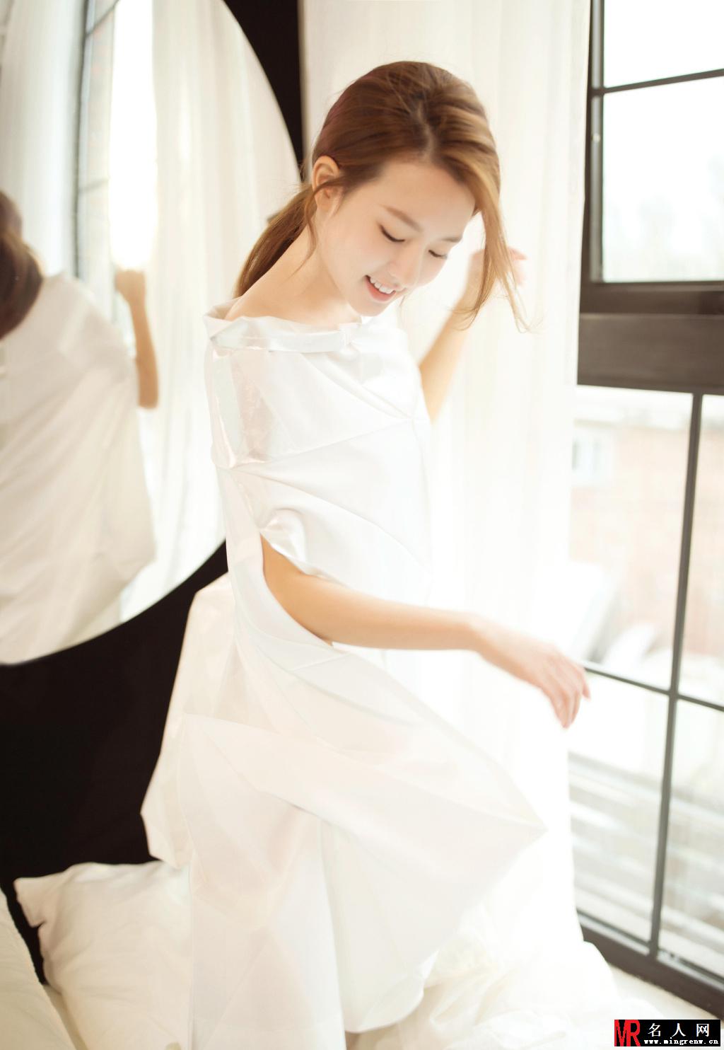 陈语安纯白写真曝光 可人儿纯净温暖沁人心脾(1)