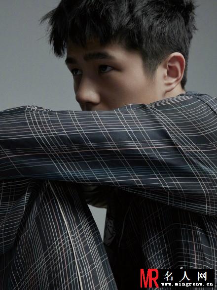 刘昊然黑白款写真 展现小男人别样魅力(1)