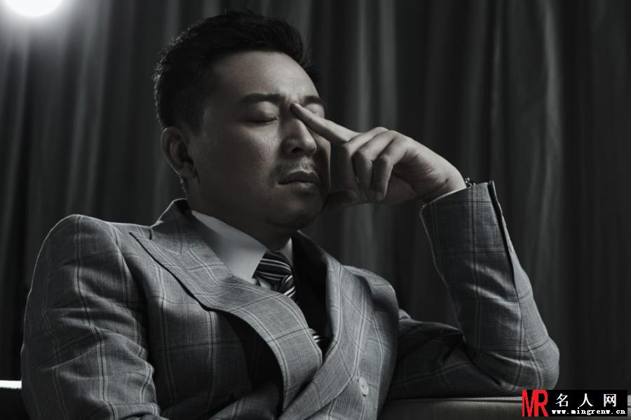 张晞临优雅写真 睿智绅士范十足(1)