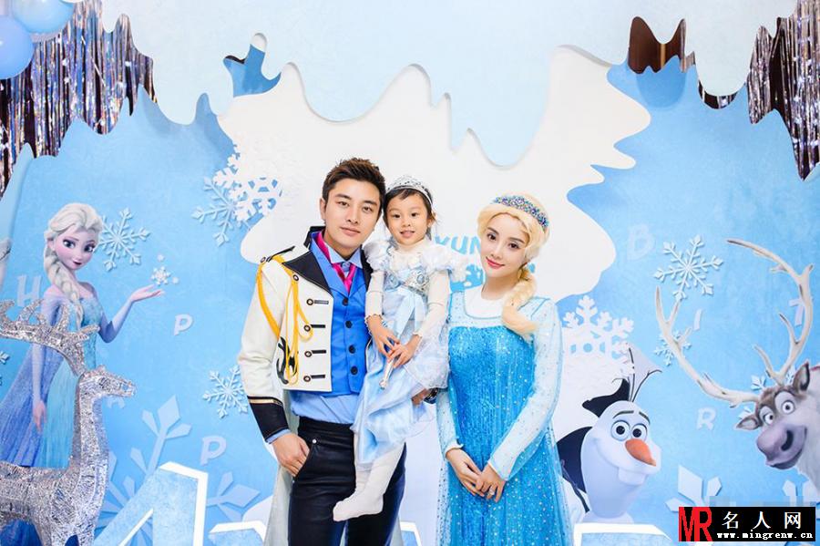 sweet！李小璐一家化身冰雪奇缘为甜馨庆生(1)
