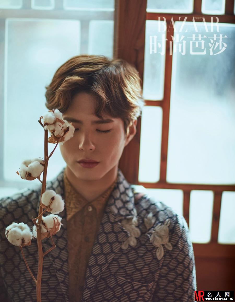 朴宝剑与喵星人同框 展暖男魅力(1)