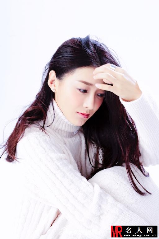 孙佳奇秋日写真 展妩媚气质却不失温柔(1)