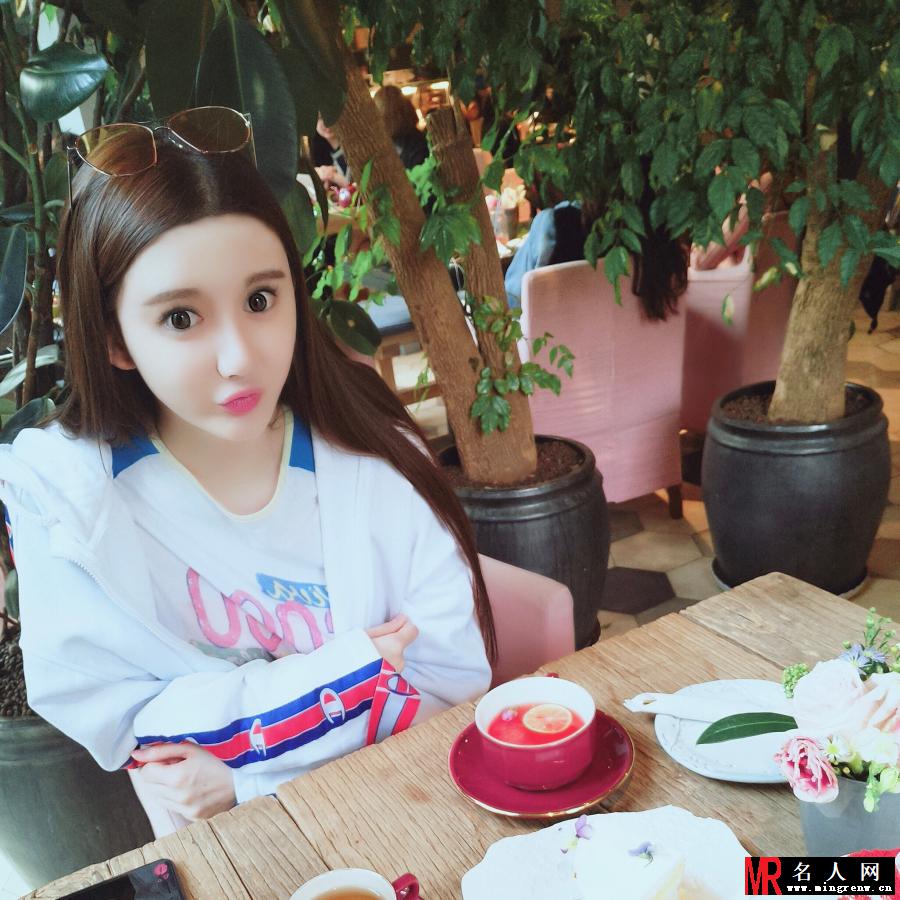 吴亦凡前女友小G娜最新生活照 简直就像充气娃娃(1)