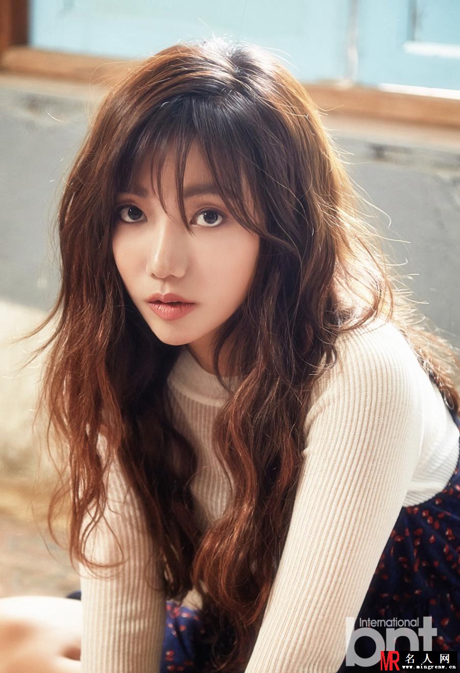 韩星李彩英拍写真 尽展性感中性双重风格(1)