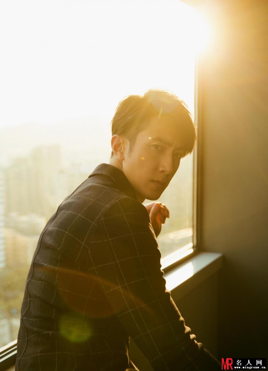 型男吴尊现身品牌活动 举手投足间绅士气质十足(1)