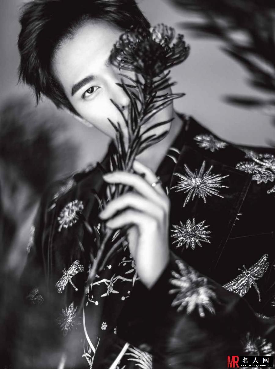 花一样的美男子！杨洋最新时尚写真(1)