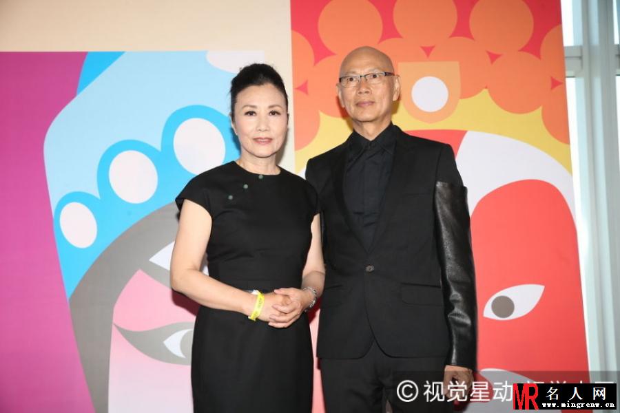 汪明荃罗家英同出席活动 自拍秀恩爱(1)