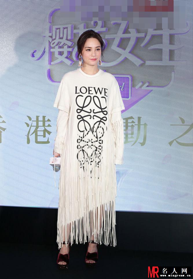 阿娇出席活动妆容淡雅精致 再现娇式穿搭(1)